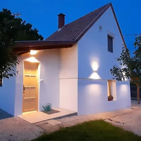 Kisbalazs Vendeghaz Apartment